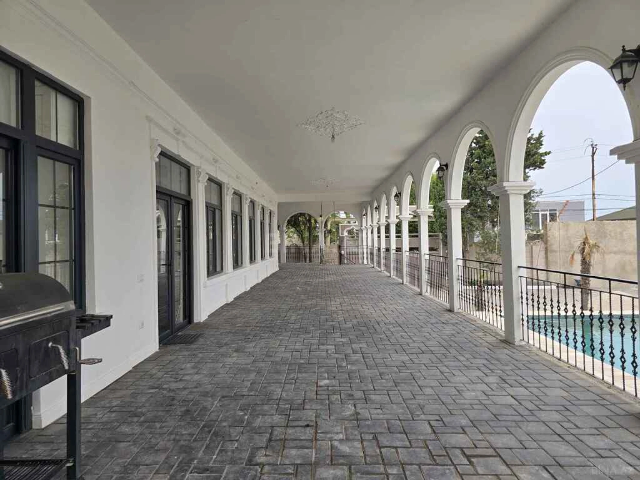 Satılır 4 otaqlı həyət evi 300 m²