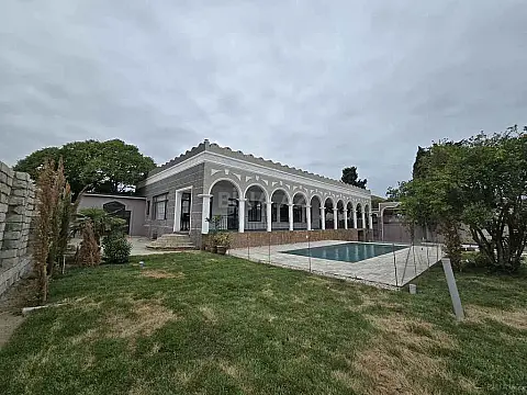 Satılır 4 otaqlı həyət evi 300 m²