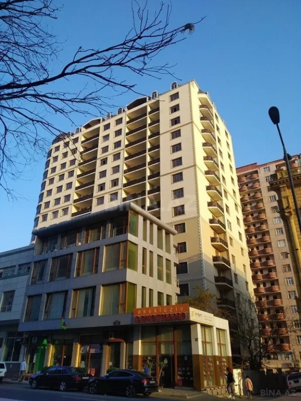 Satılır 3 otaqlı mənzil 145 m²