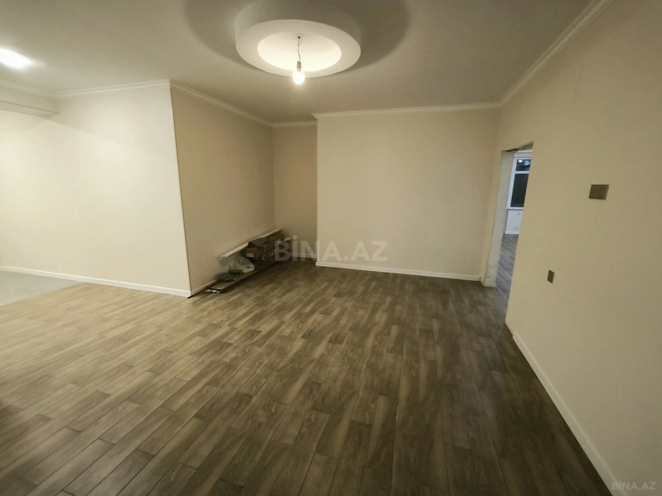 Satılır 3 otaqlı mənzil 145 m²