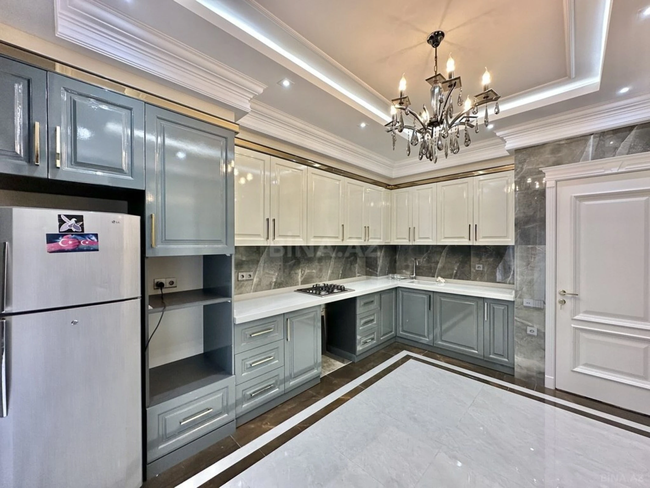 Satılır 4 otaqlı mənzil 164 m²