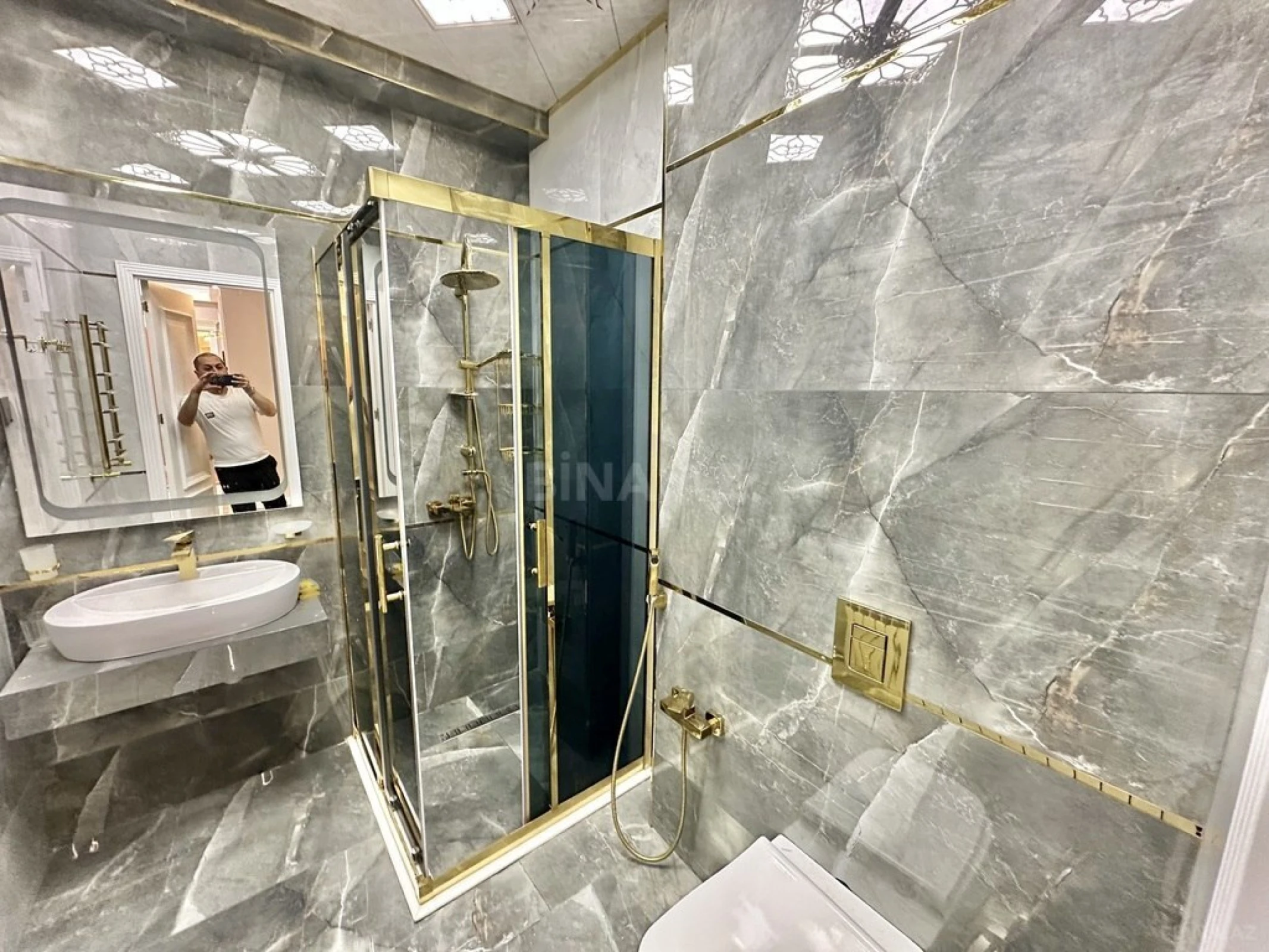 Satılır 4 otaqlı mənzil 164 m²