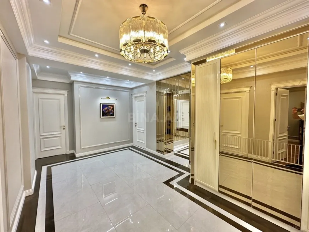 Satılır 4 otaqlı mənzil 164 m²