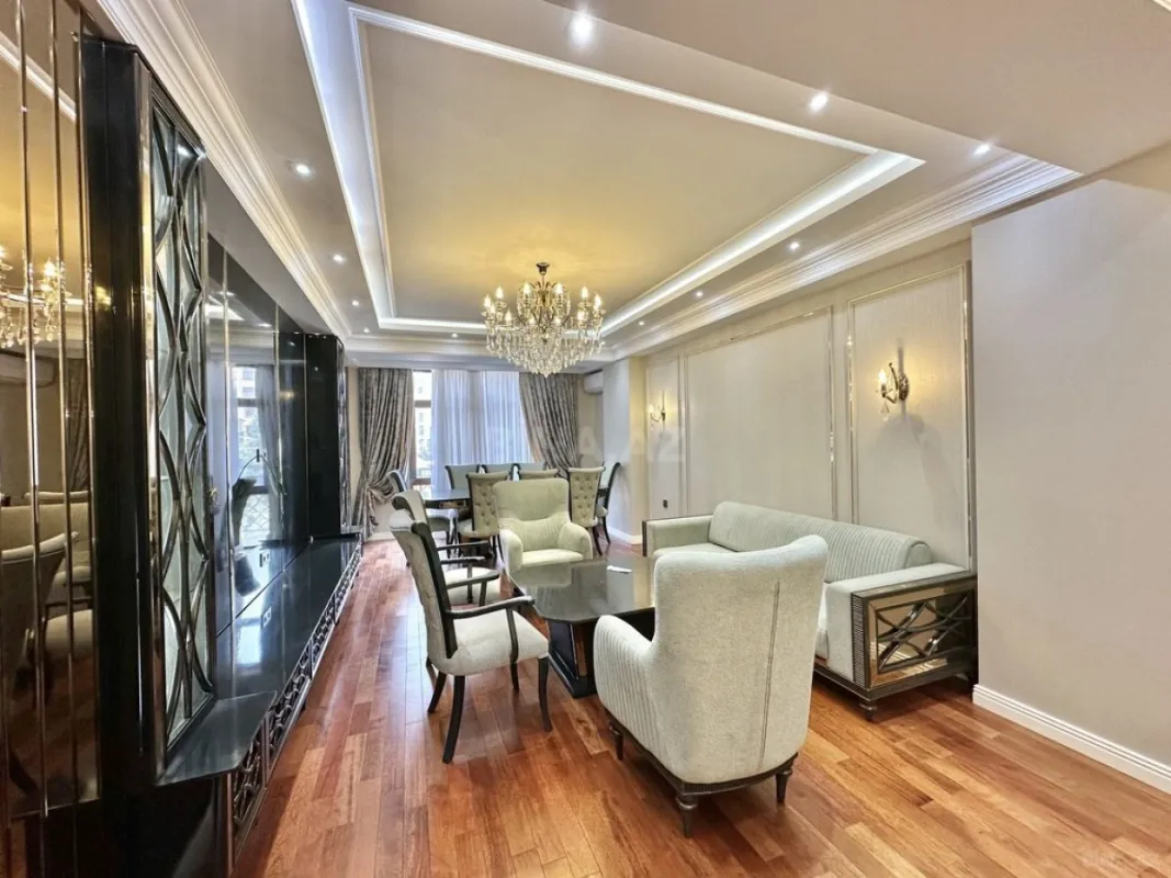 Satılır 4 otaqlı mənzil 164 m²