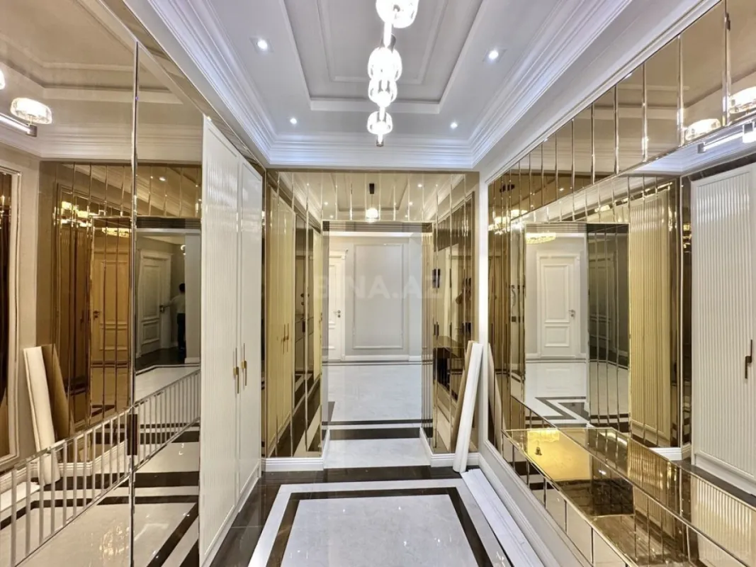 Satılır 4 otaqlı mənzil 164 m²