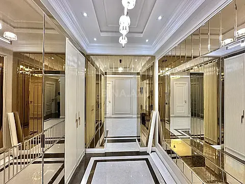 Satılır 4 otaqlı mənzil 164 m²