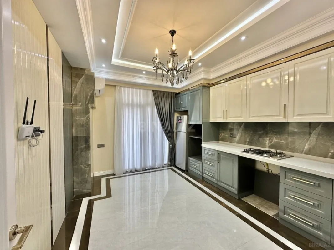 Satılır 4 otaqlı mənzil 164 m²