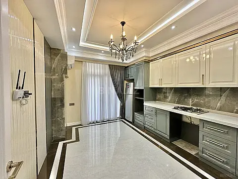Satılır 4 otaqlı mənzil 164 m²