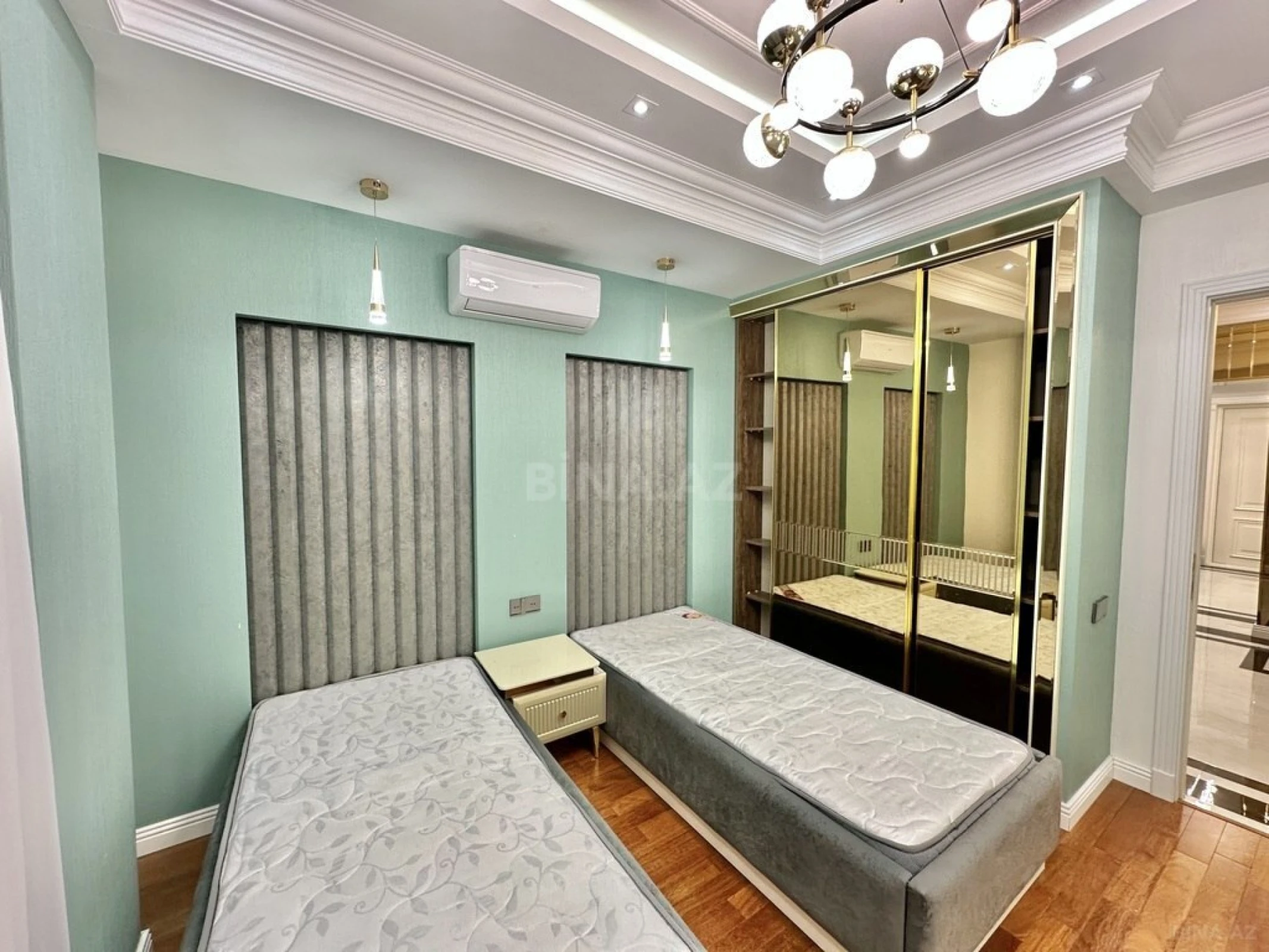 Satılır 4 otaqlı mənzil 164 m²
