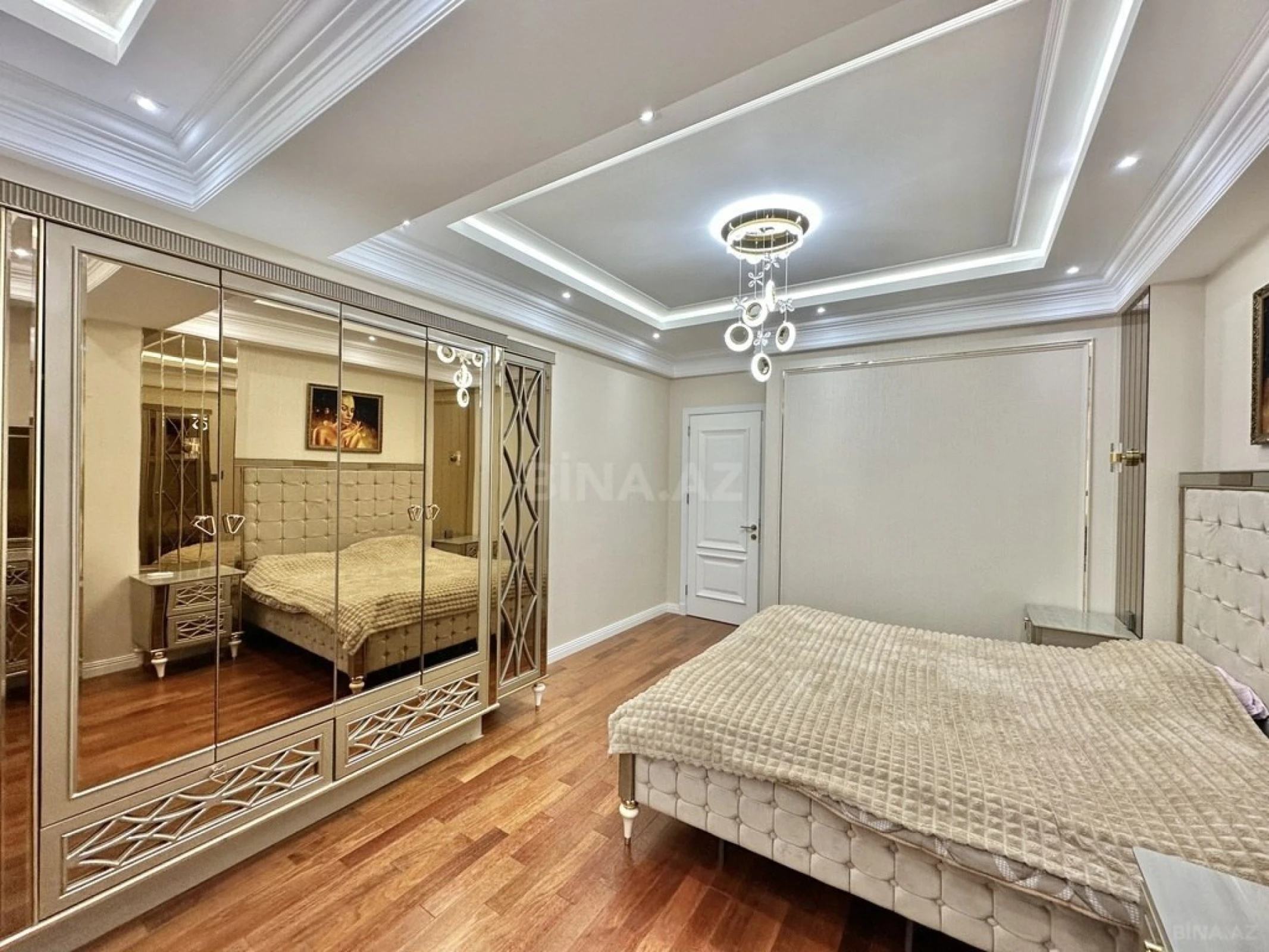 Satılır 4 otaqlı mənzil 164 m²