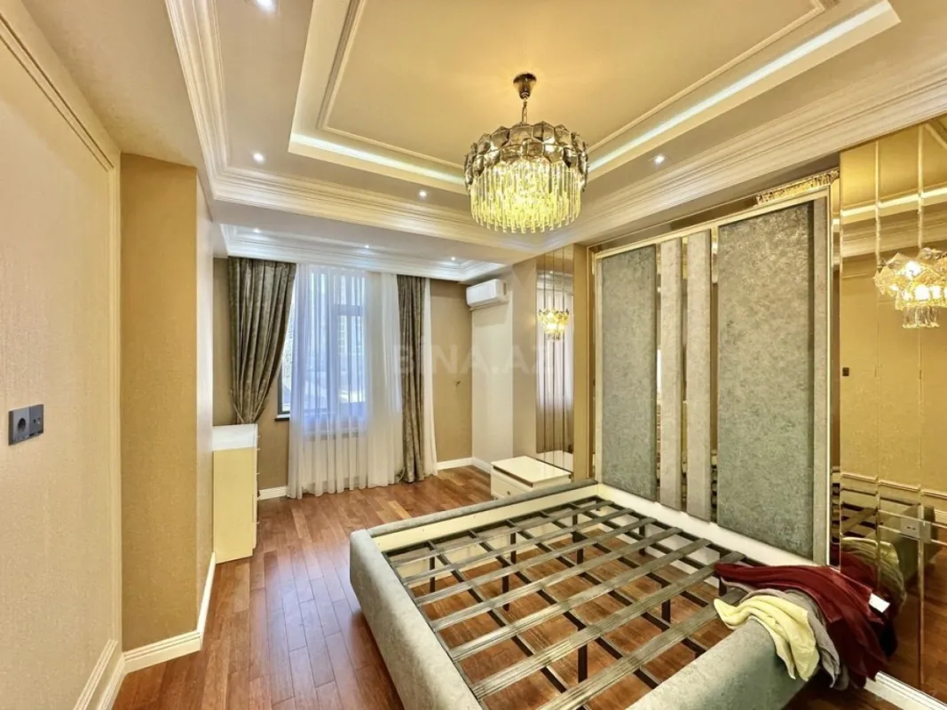Satılır 4 otaqlı mənzil 164 m²