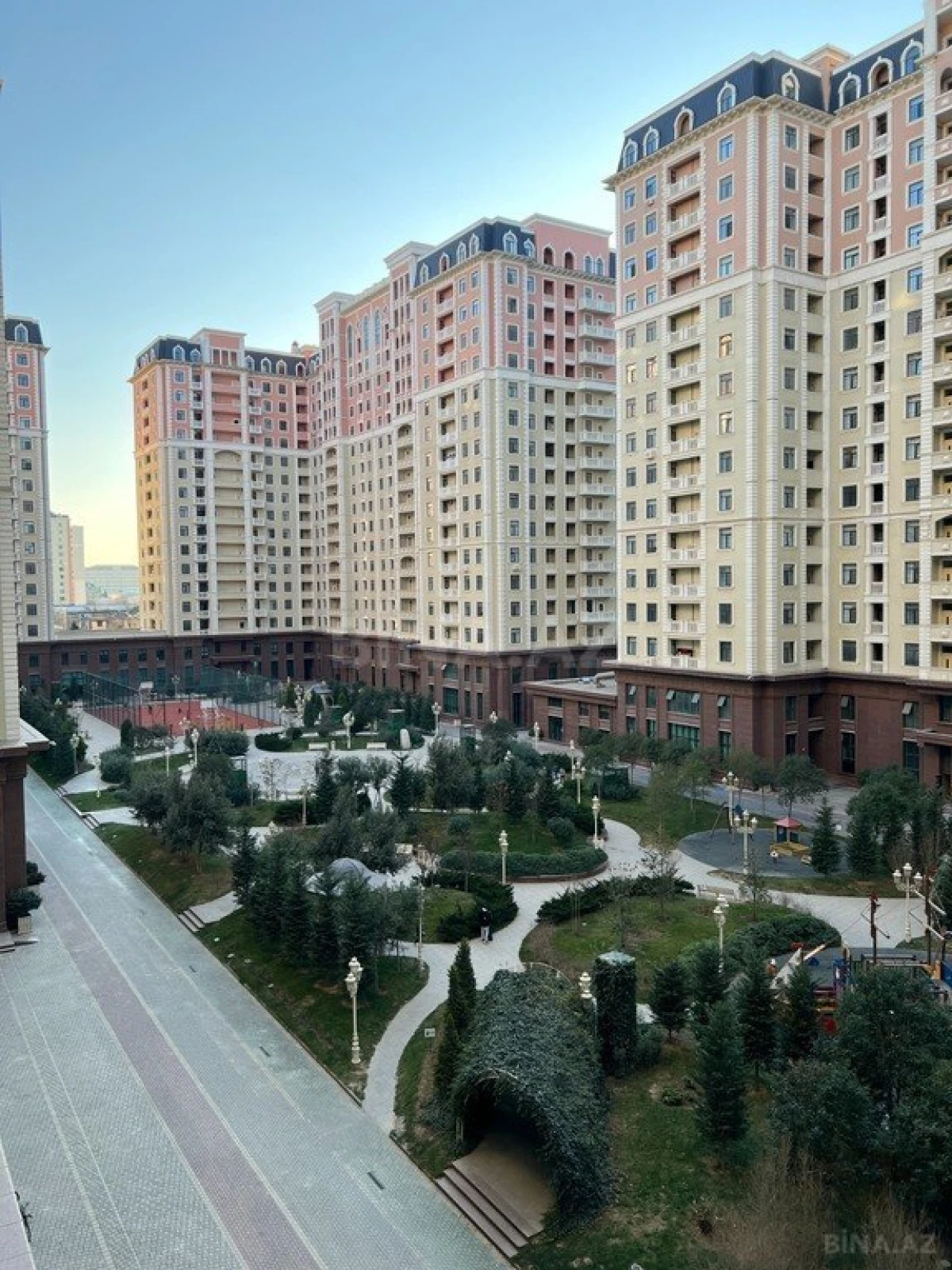 Satılır 2 otaqlı mənzil 76 m²