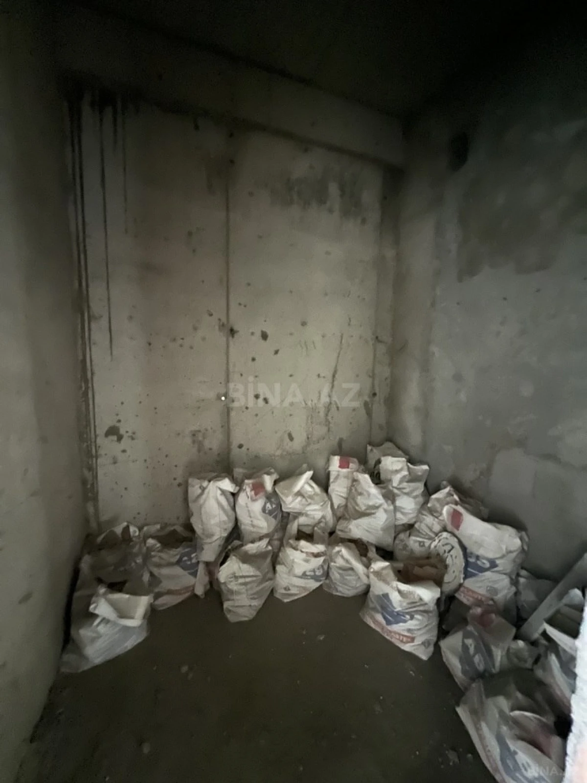 Satılır 2 otaqlı mənzil 76 m²