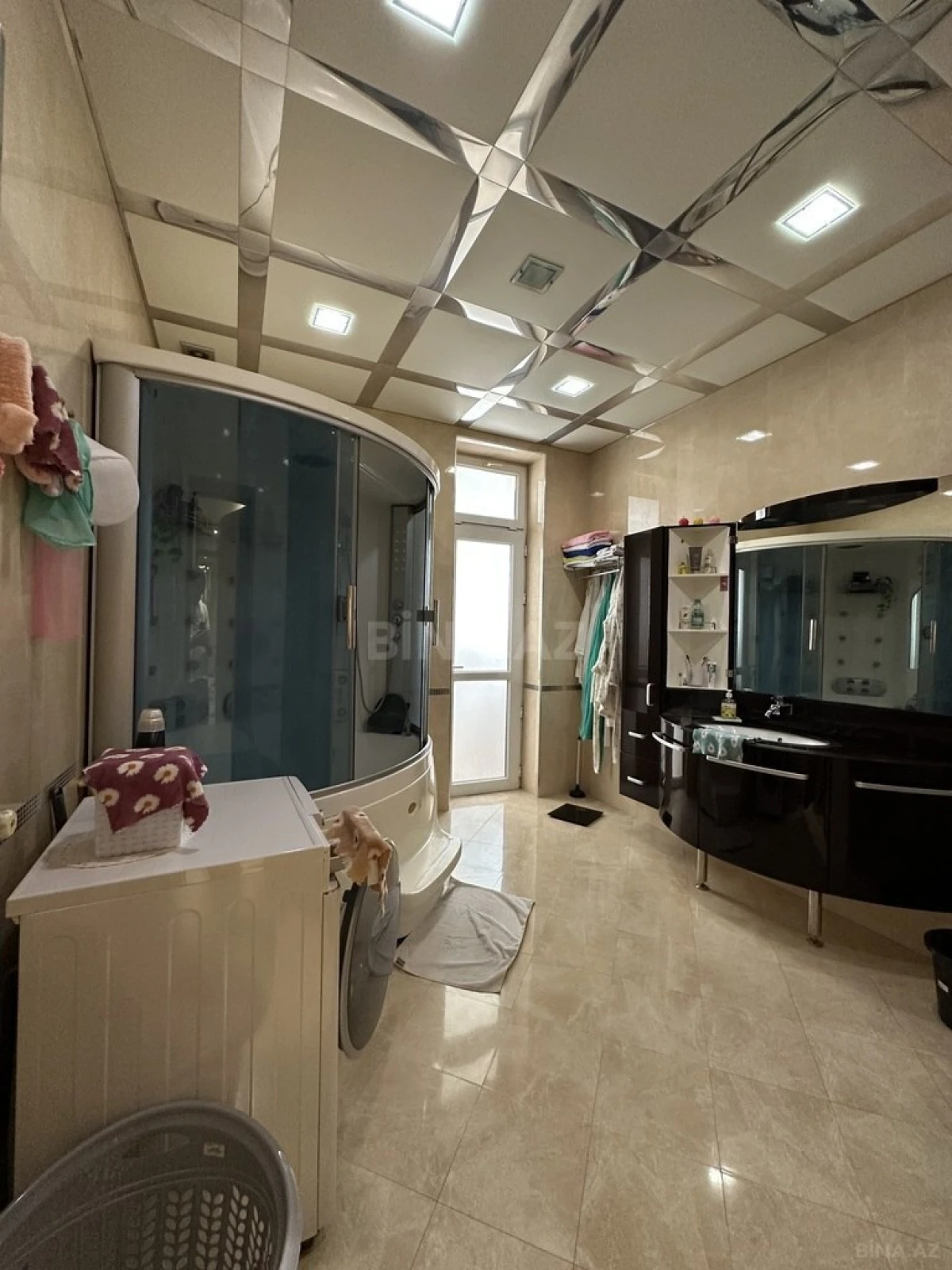 Satılır 4 otaqlı mənzil 250 m²