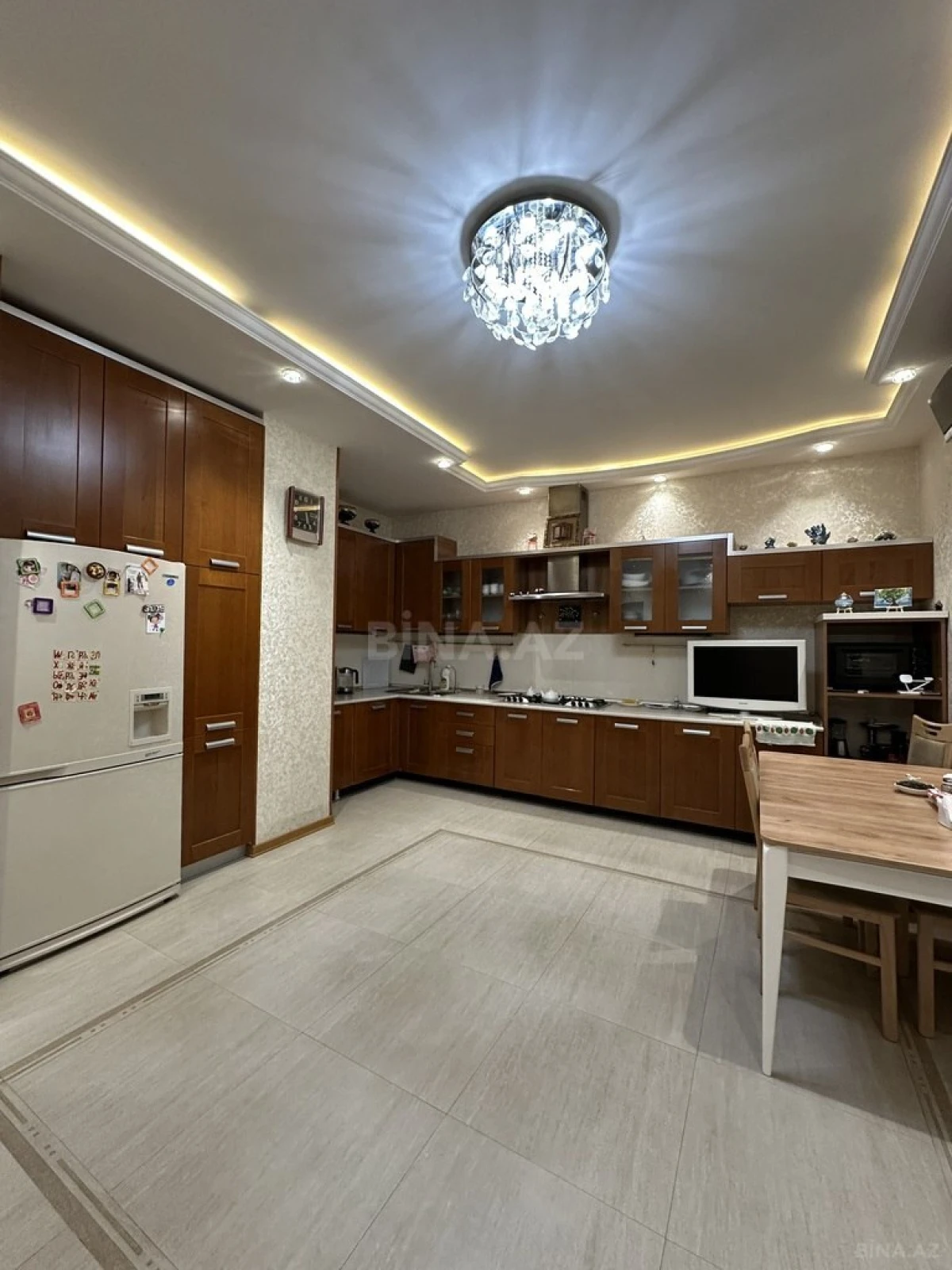 Satılır 4 otaqlı mənzil 250 m²