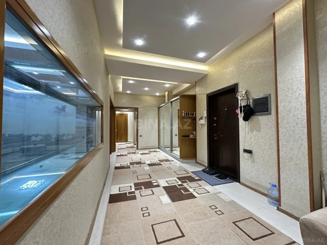 Satılır 4 otaqlı mənzil 250 m²