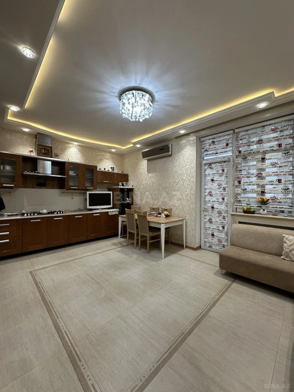 Satılır 4 otaqlı mənzil 250 m²