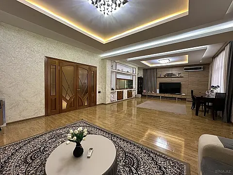 Satılır 4 otaqlı mənzil 250 m²
