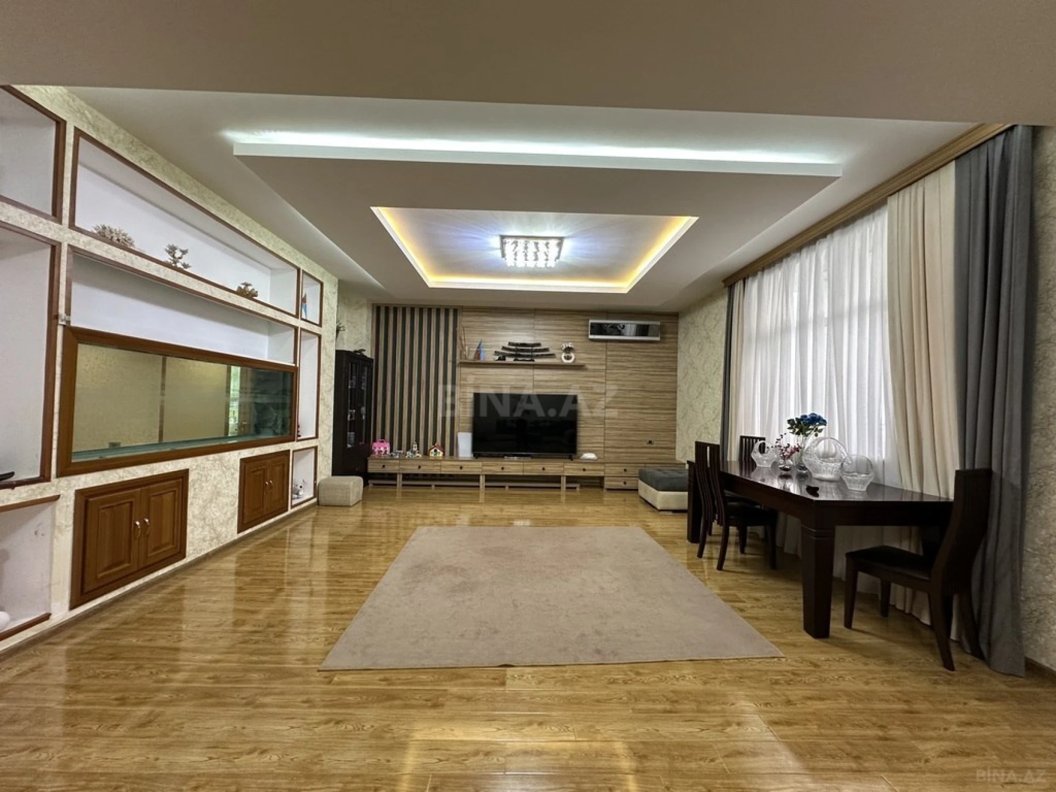 Satılır 4 otaqlı mənzil 250 m²