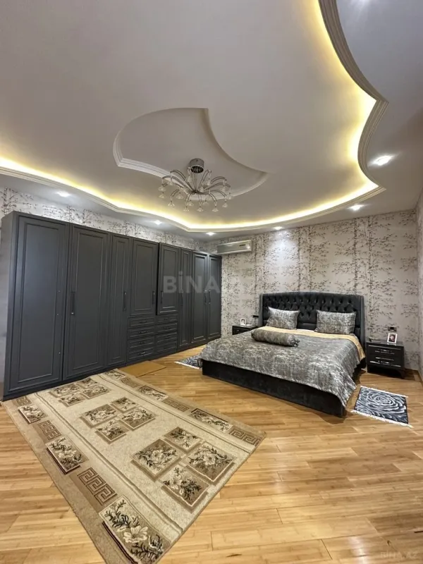 Satılır 4 otaqlı mənzil 250 m²