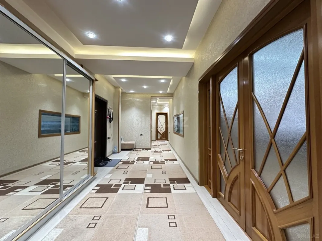 Satılır 4 otaqlı mənzil 250 m²