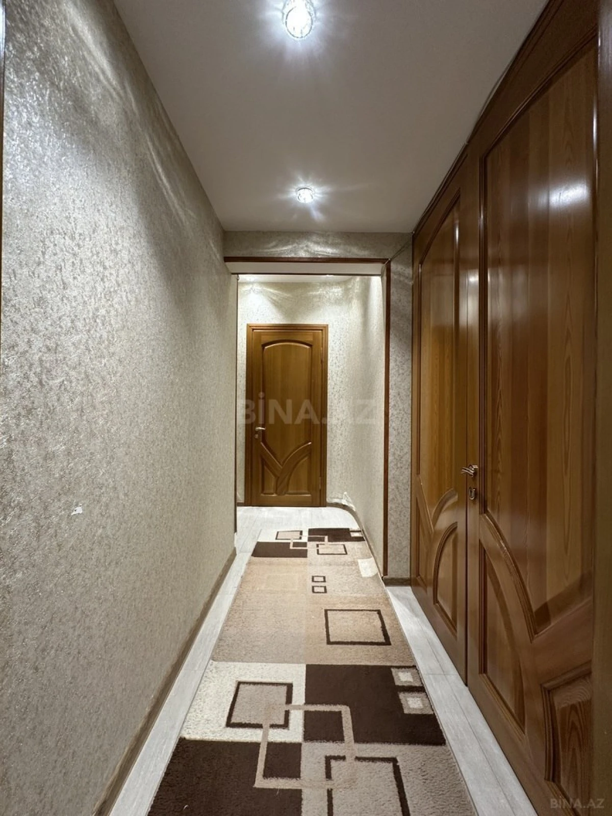 Satılır 4 otaqlı mənzil 250 m²