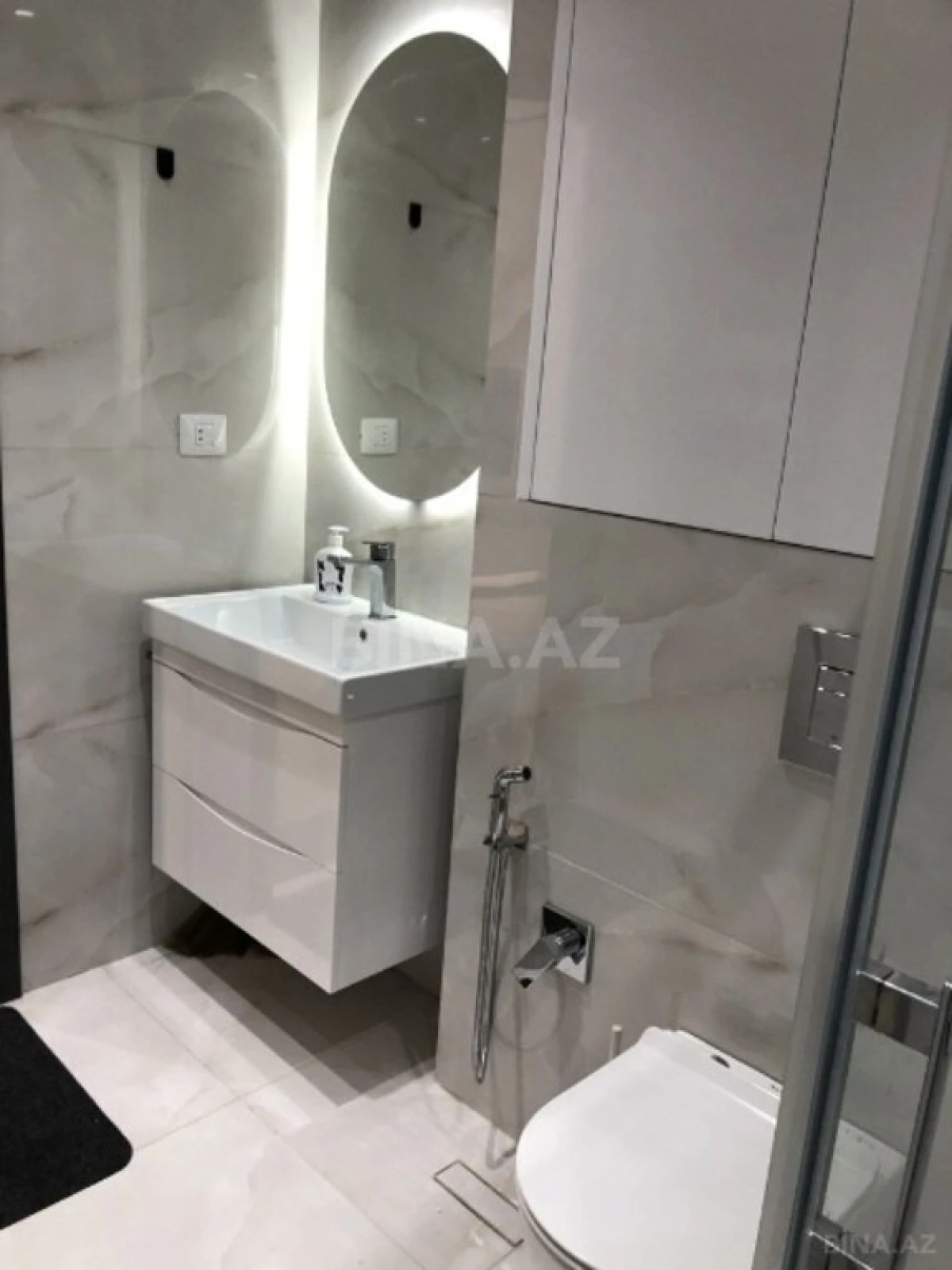 Kirayə verilir 2 otaqlı mənzil 60 m²
