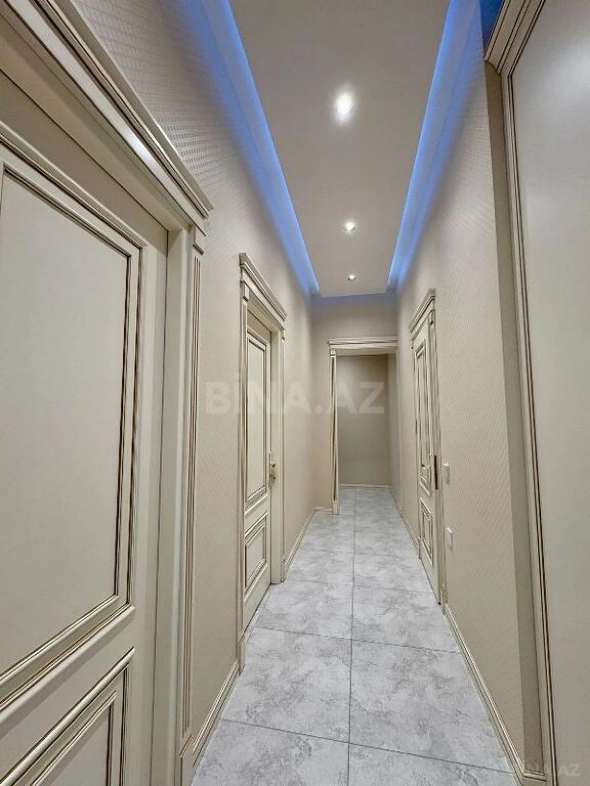 Satılır 3 otaqlı mənzil 138 m²