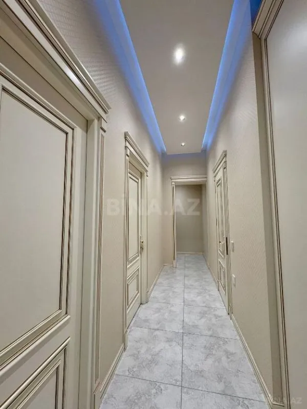 Satılır 3 otaqlı mənzil 138 m²