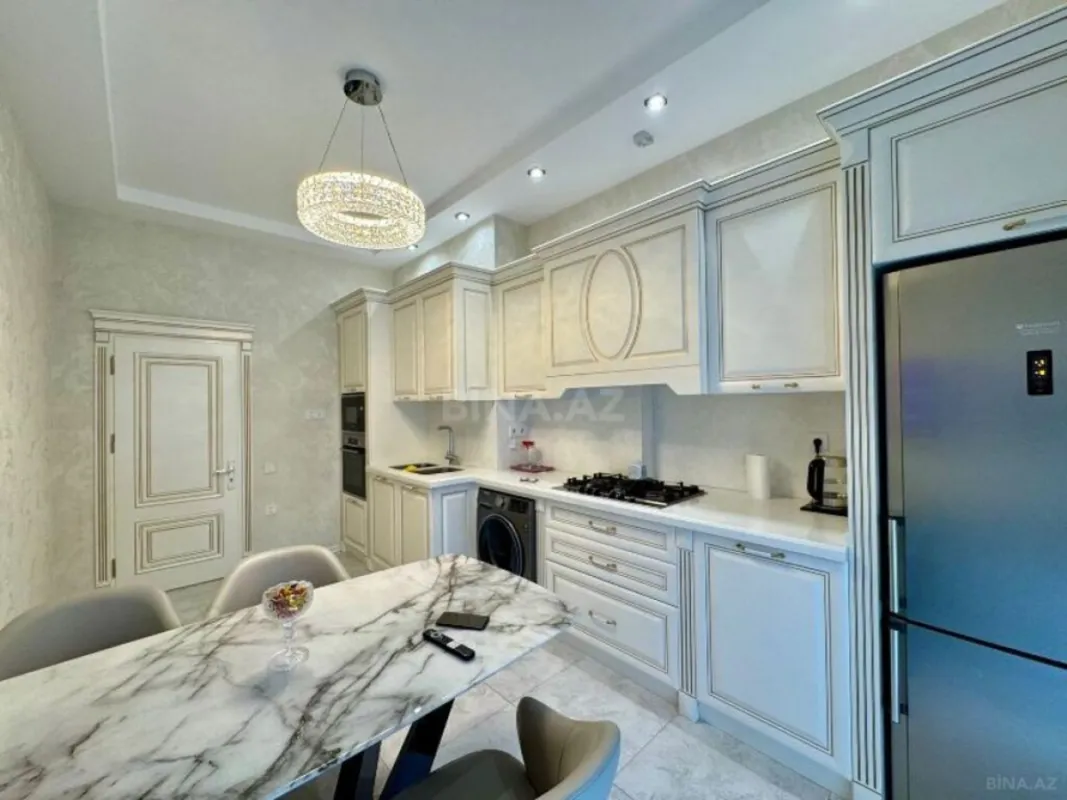 Satılır 3 otaqlı mənzil 138 m²