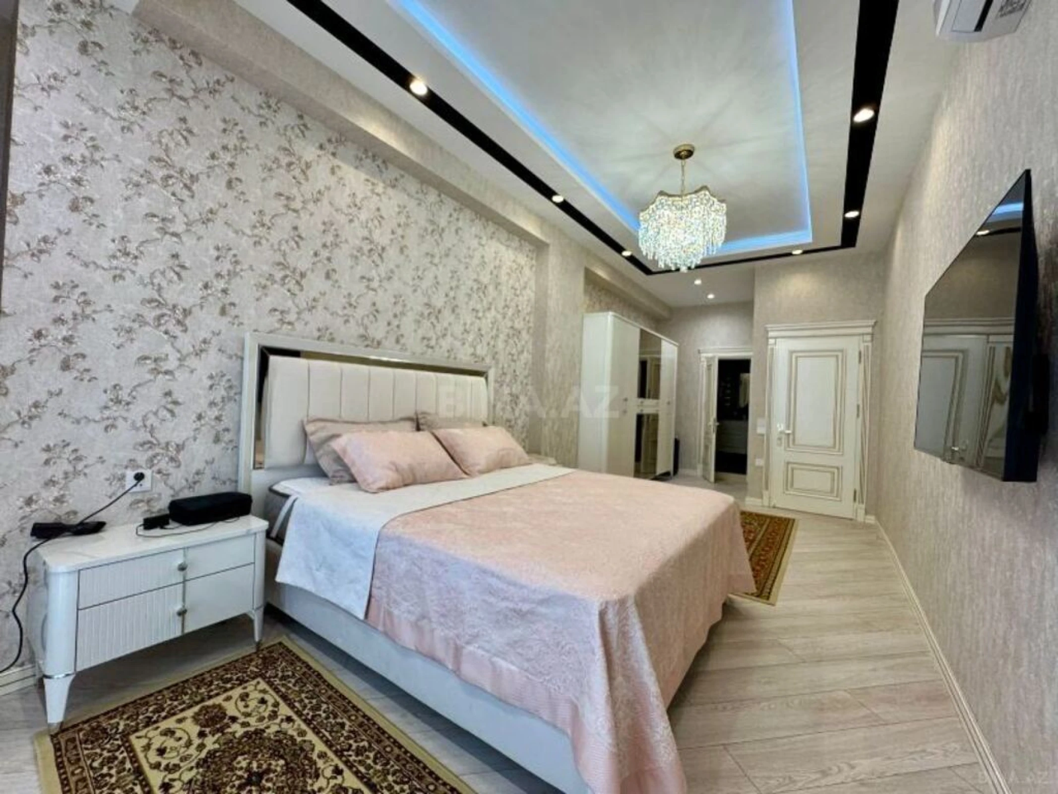 Satılır 3 otaqlı mənzil 138 m²