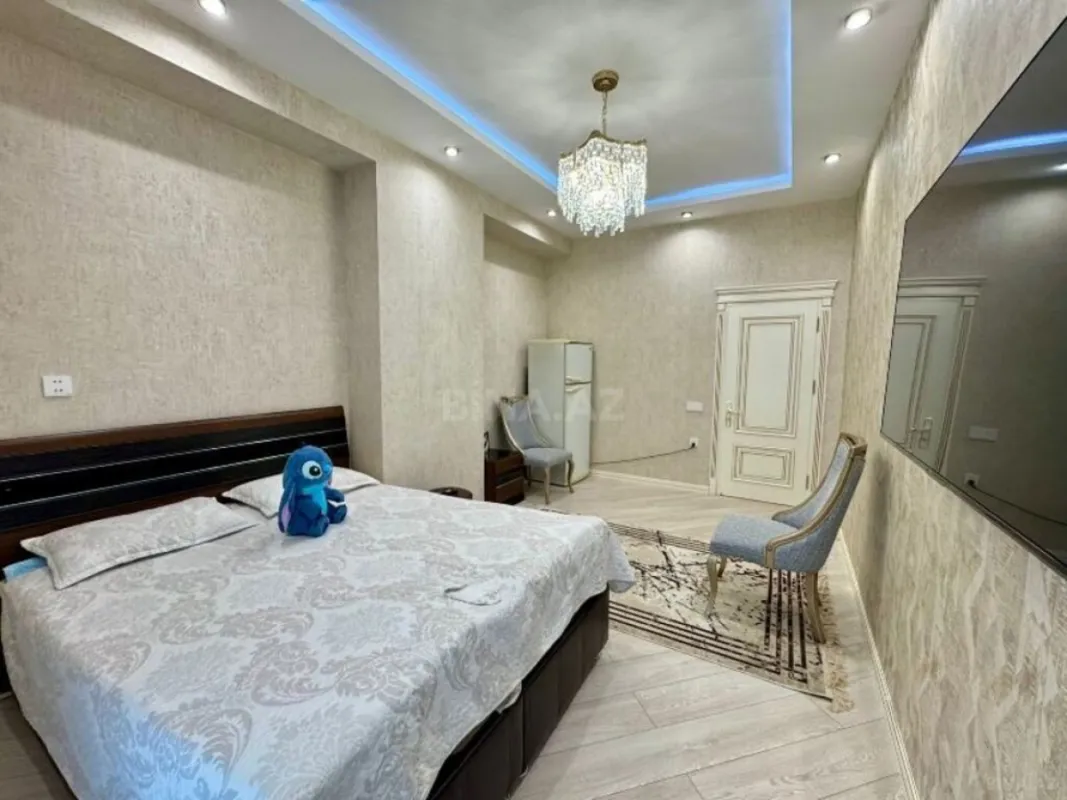 Satılır 3 otaqlı mənzil 138 m²
