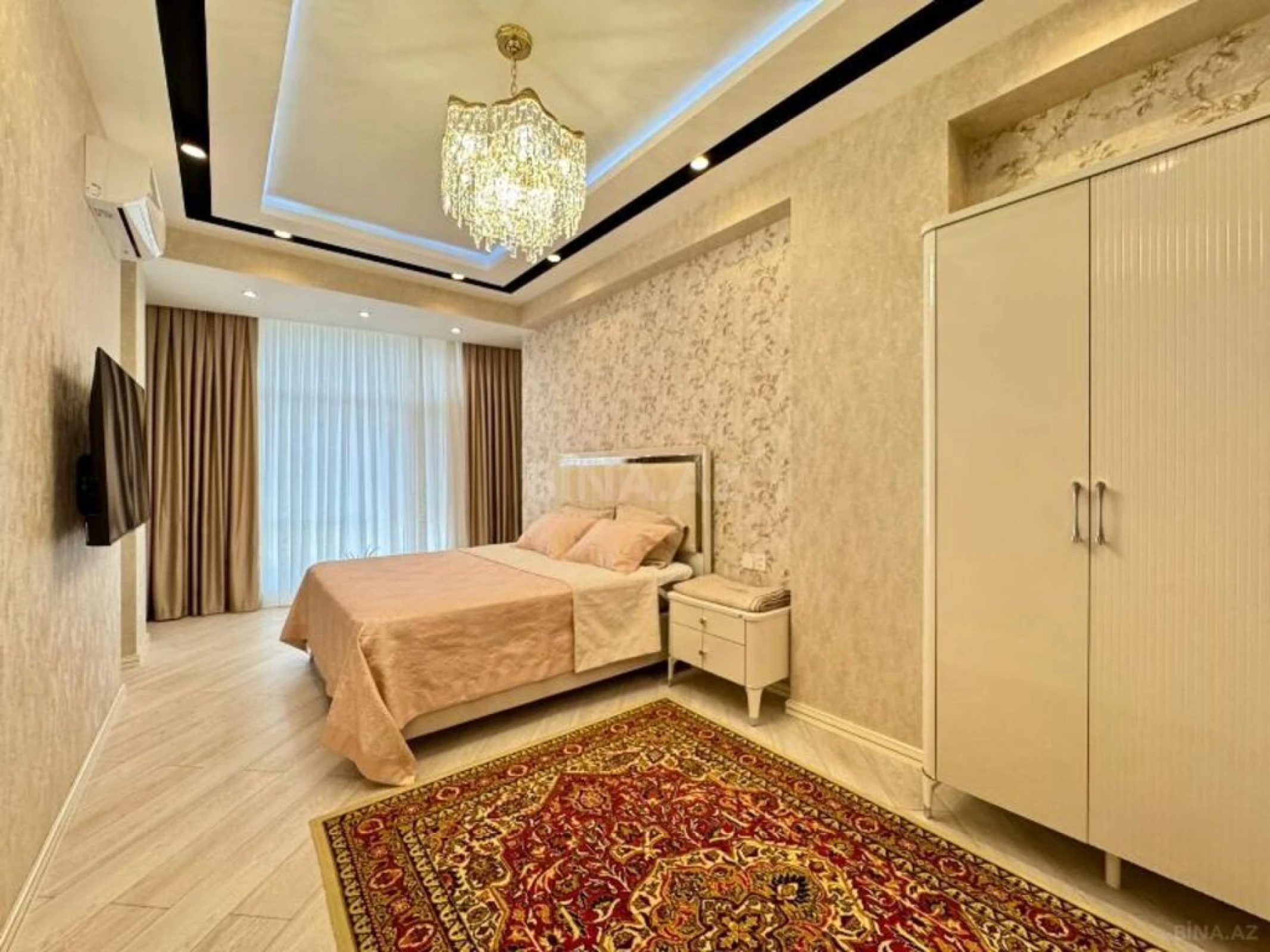 Satılır 3 otaqlı mənzil 138 m²