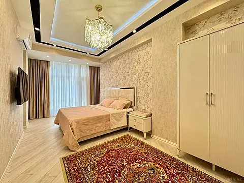 Satılır 3 otaqlı mənzil 138 m²