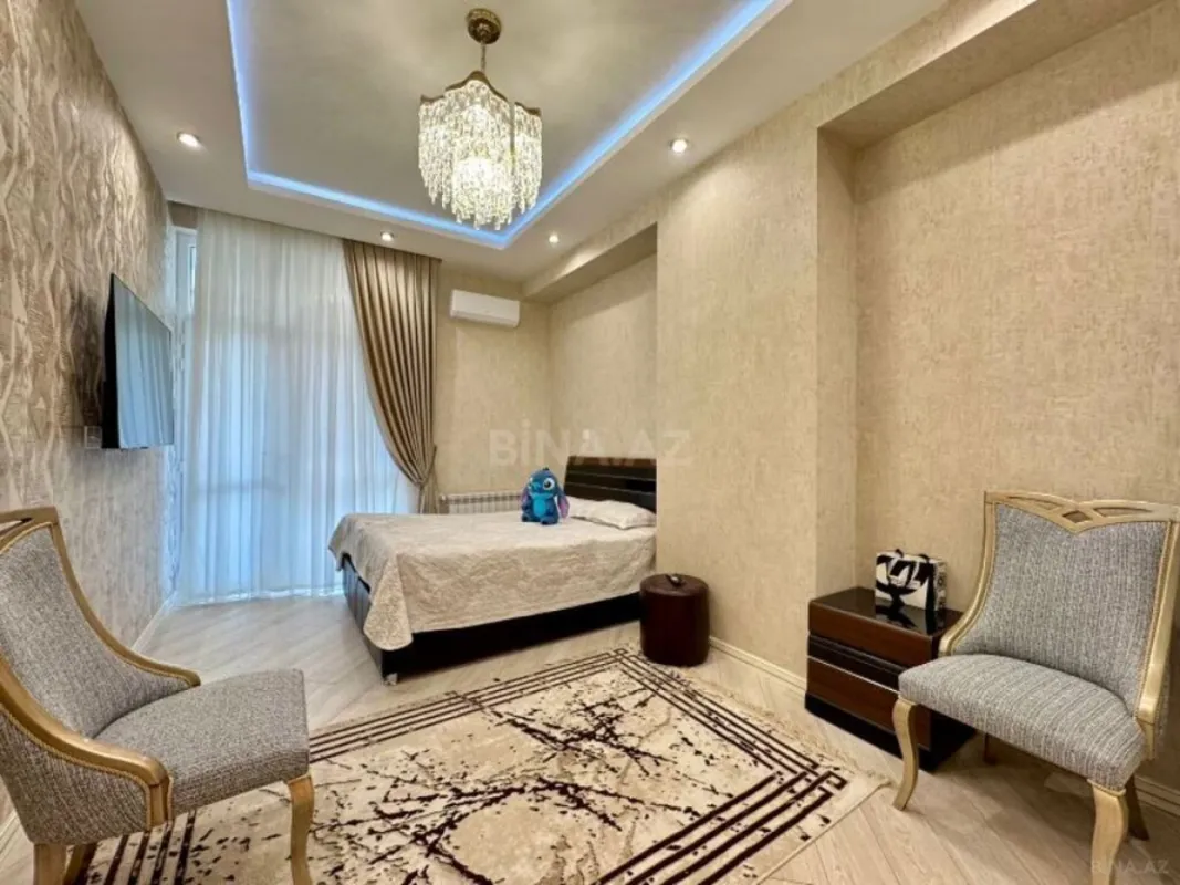 Satılır 3 otaqlı mənzil 138 m²