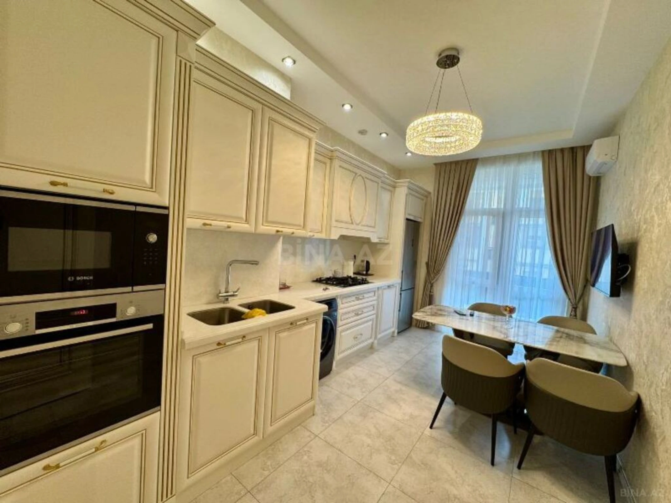 Satılır 3 otaqlı mənzil 138 m²