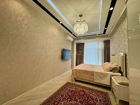 Satılır 3 otaqlı mənzil 138 m²
