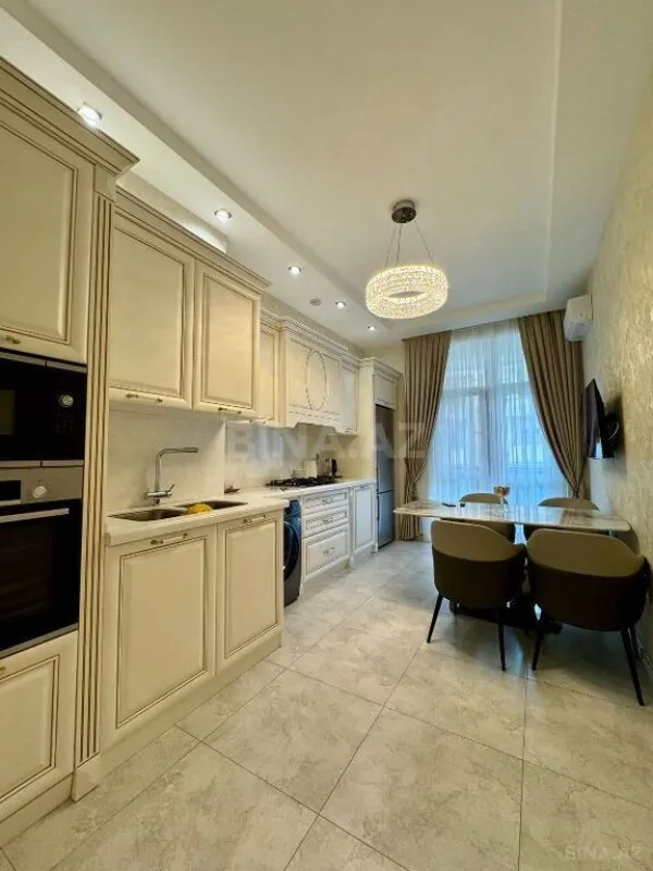 Satılır 3 otaqlı mənzil 138 m²