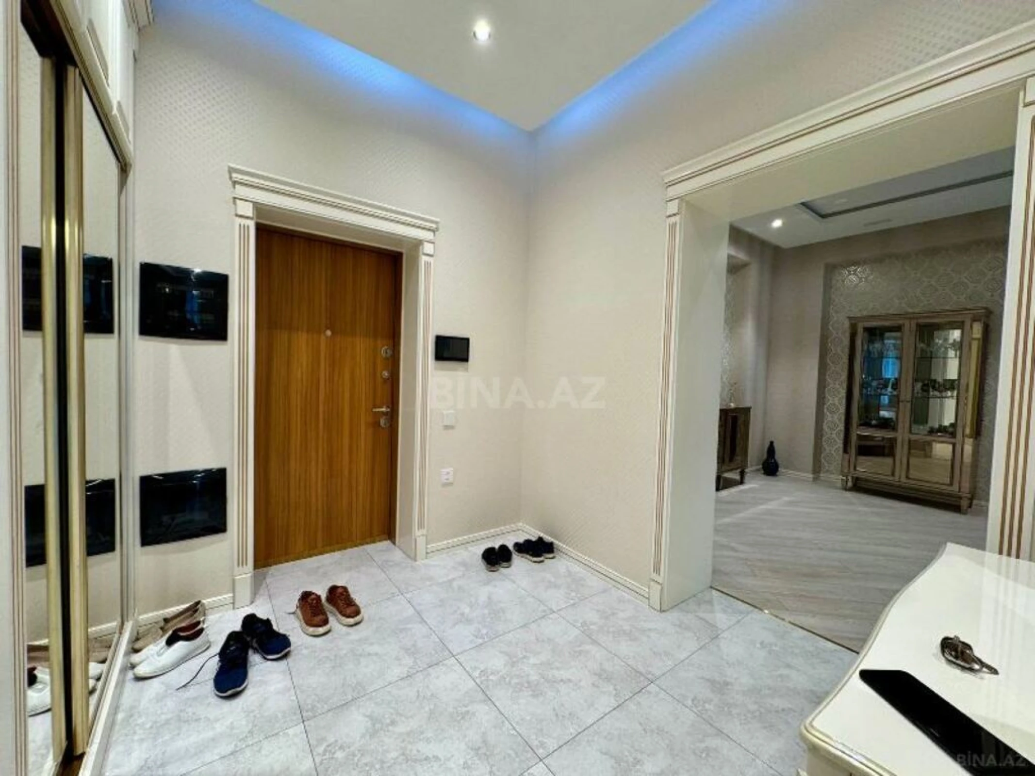 Satılır 3 otaqlı mənzil 138 m²
