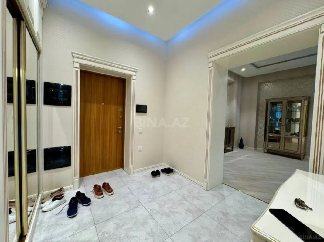 Satılır 3 otaqlı mənzil 138 m²
