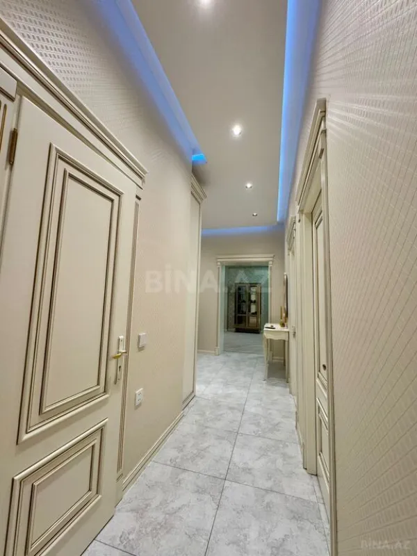 Satılır 3 otaqlı mənzil 138 m²
