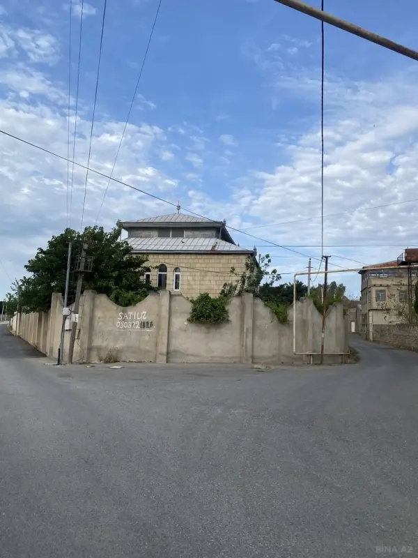 Satılır 6 otaqlı həyət evi 300 m²