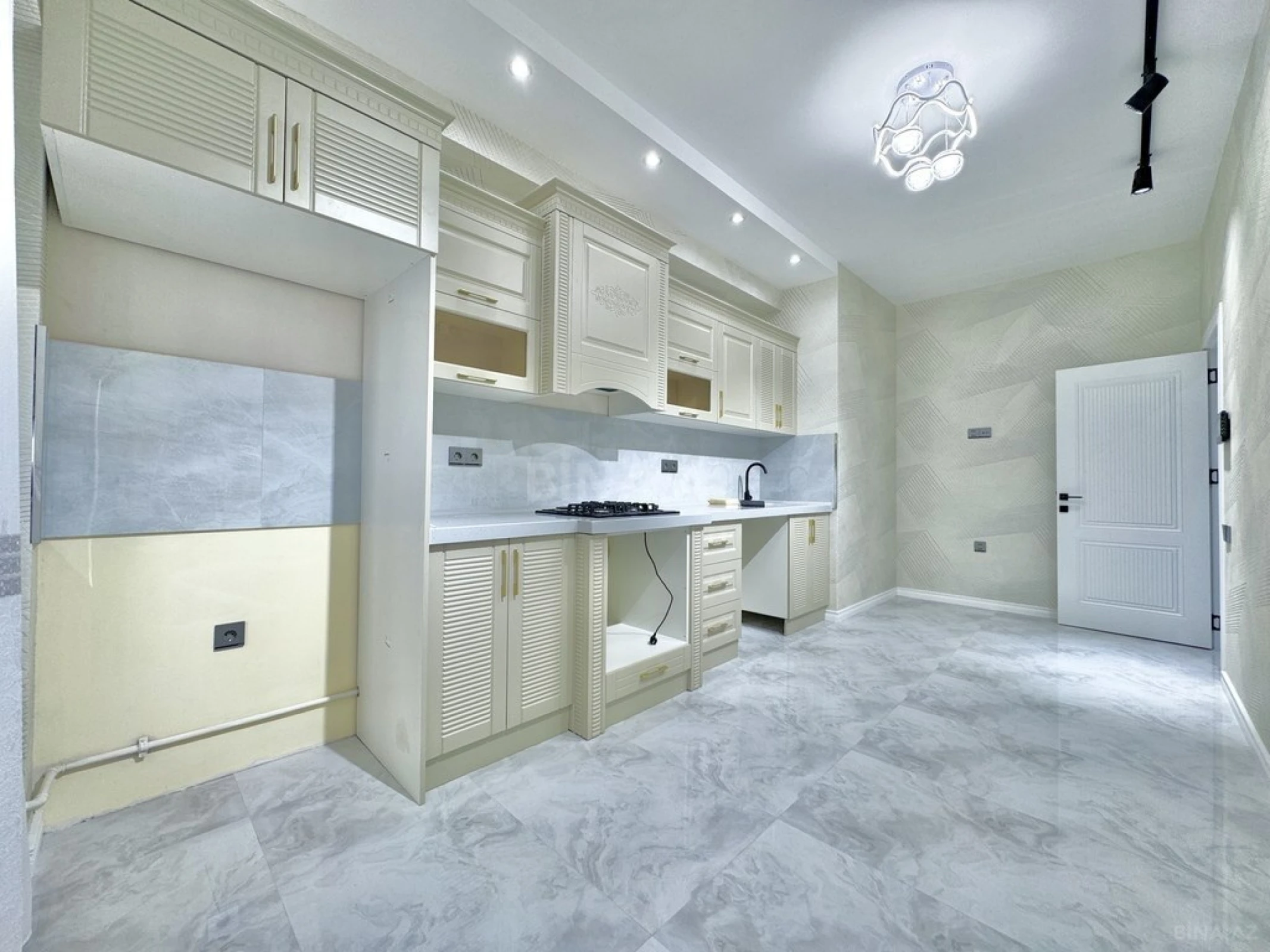 Satılır 2 otaqlı mənzil 91 m²