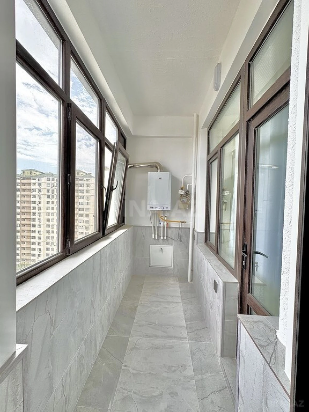Satılır 2 otaqlı mənzil 91 m²