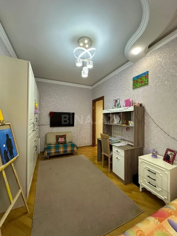 Satılır 4 otaqlı mənzil 250 m²