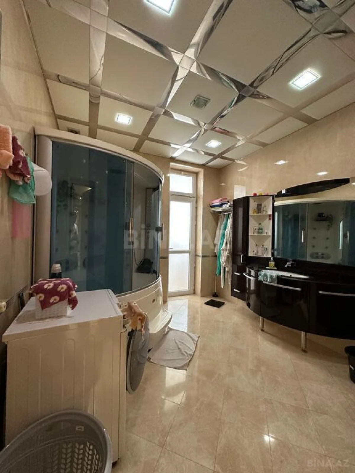 Satılır 4 otaqlı mənzil 250 m²