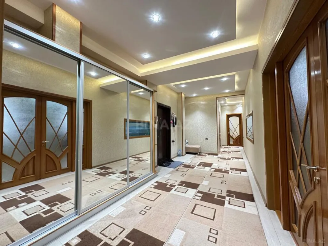 Satılır 4 otaqlı mənzil 250 m²