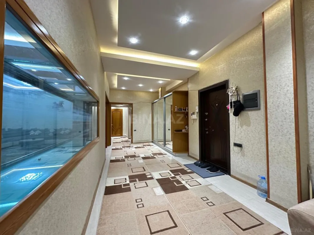 Satılır 4 otaqlı mənzil 250 m²