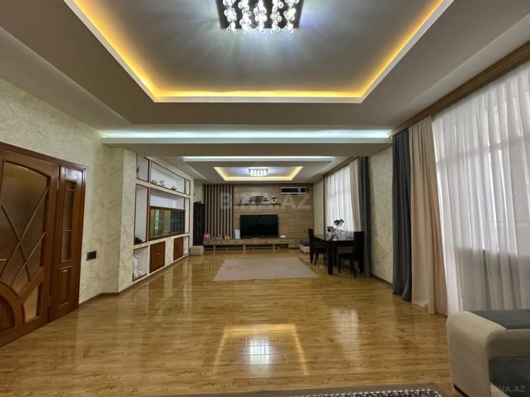 Satılır 4 otaqlı mənzil 250 m²