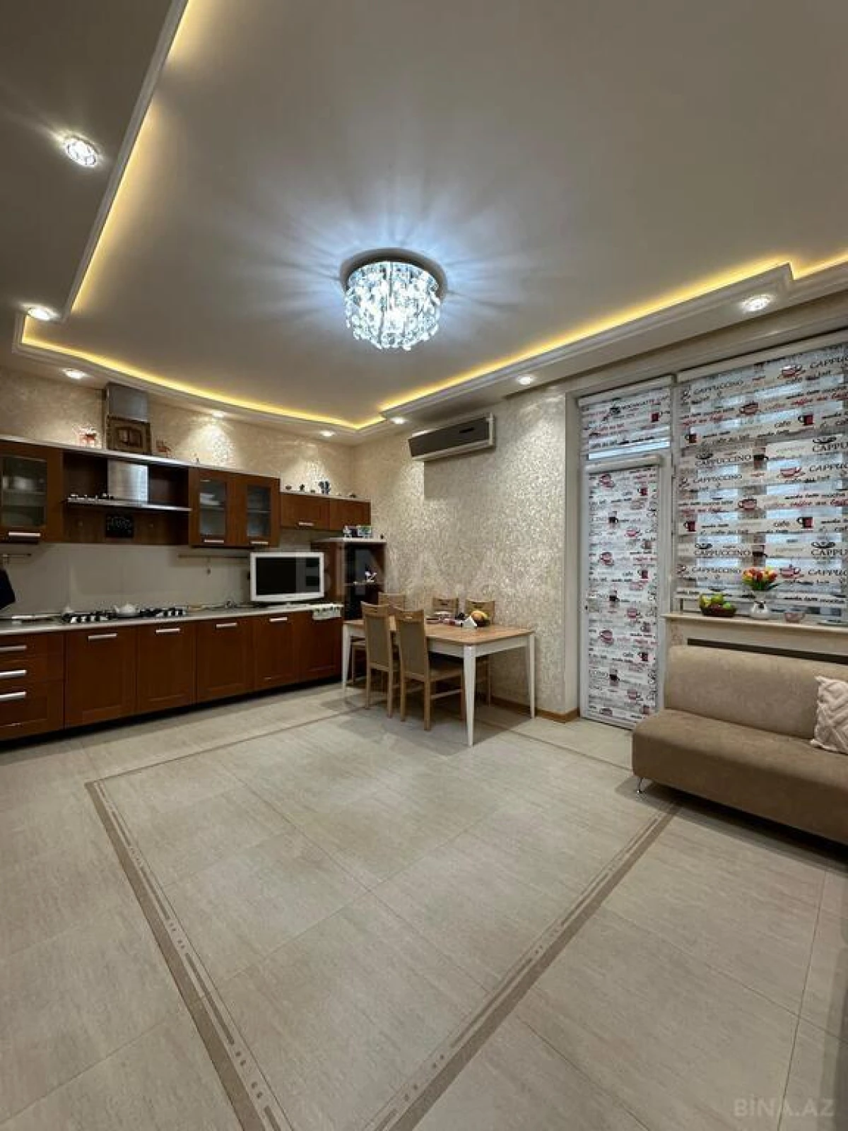 Satılır 4 otaqlı mənzil 250 m²
